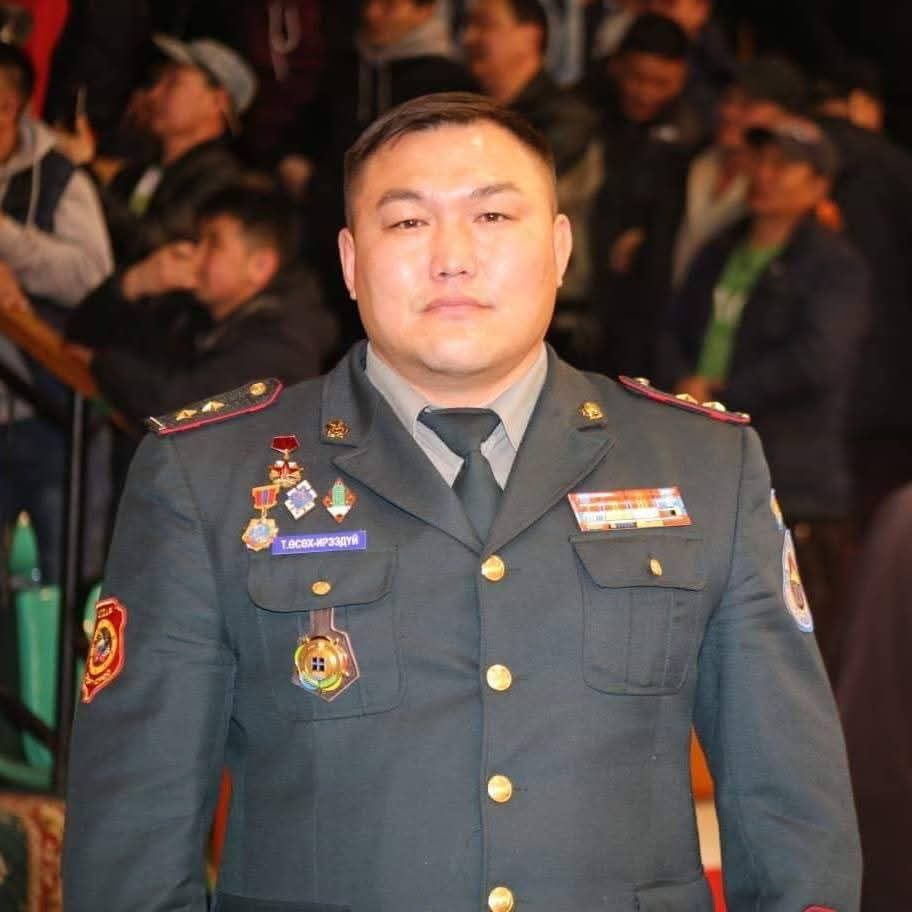 Зэвсэгт хүчний эгнээнээс гавьяат дасгалжуулагч “төрлөө”